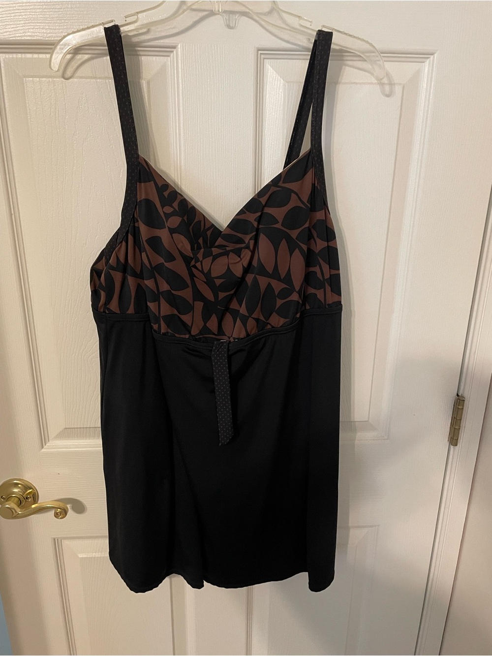 Black Tankini Swim Dress with Brown Leaf-Print Bust ,Avenue size 20, armpit 19”